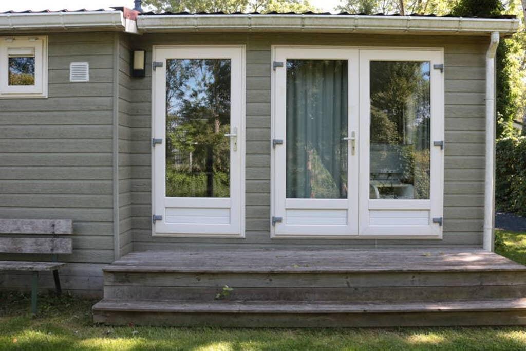 Villa Een Chalet Met Prive Sauna En Tuin Tzummarum Exterior foto